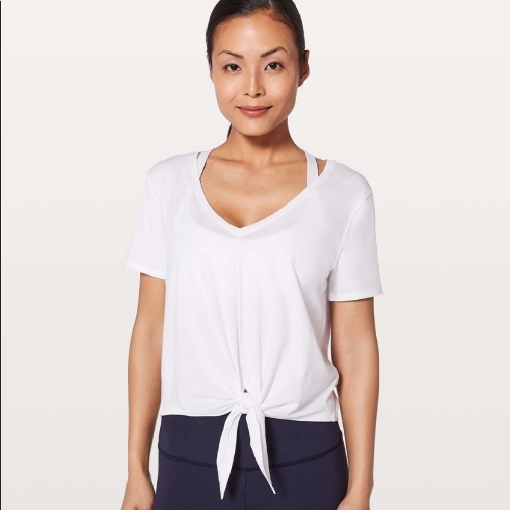 NWT💥 Lululemon white knot gonna fly tee